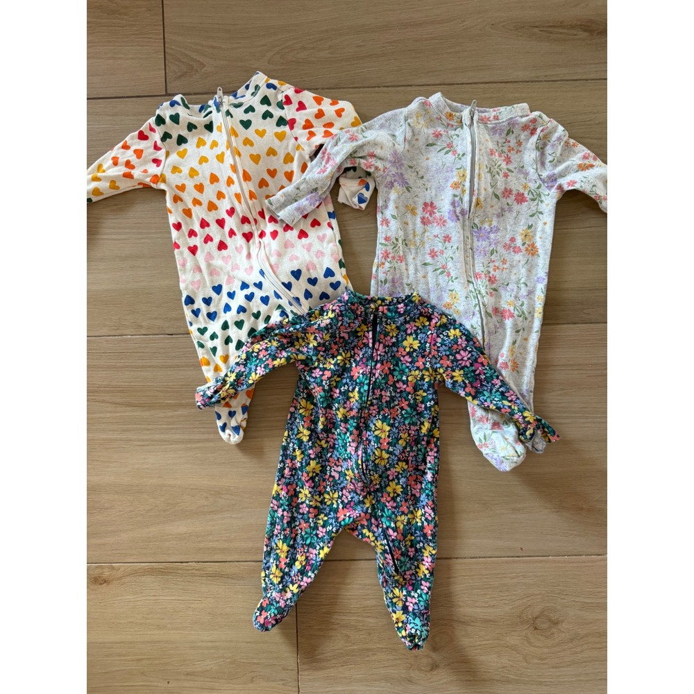 Old Navy Baby 0-3M 3 Pack Footed Sleep and Play Pajamas Rainbow Heart Floral Set
